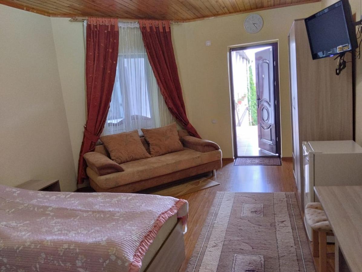 В Гостях На Иссык-Куле Hotel Чолпон-Ата Екстериор снимка