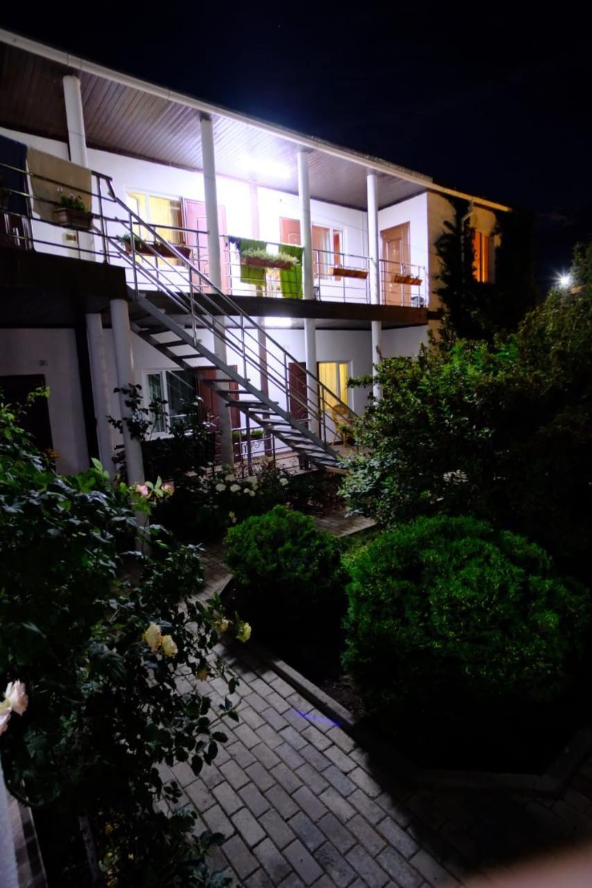 В Гостях На Иссык-Куле Hotel Чолпон-Ата Екстериор снимка